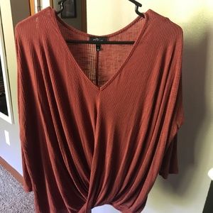 Burgundy quarter sleeve top/sweater